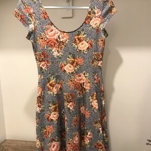 Mini floral UO dress prefect for spring/summer